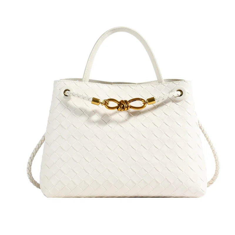 Bolsa Feminina Trançada com Alça de Mão e Detalhe Dourado