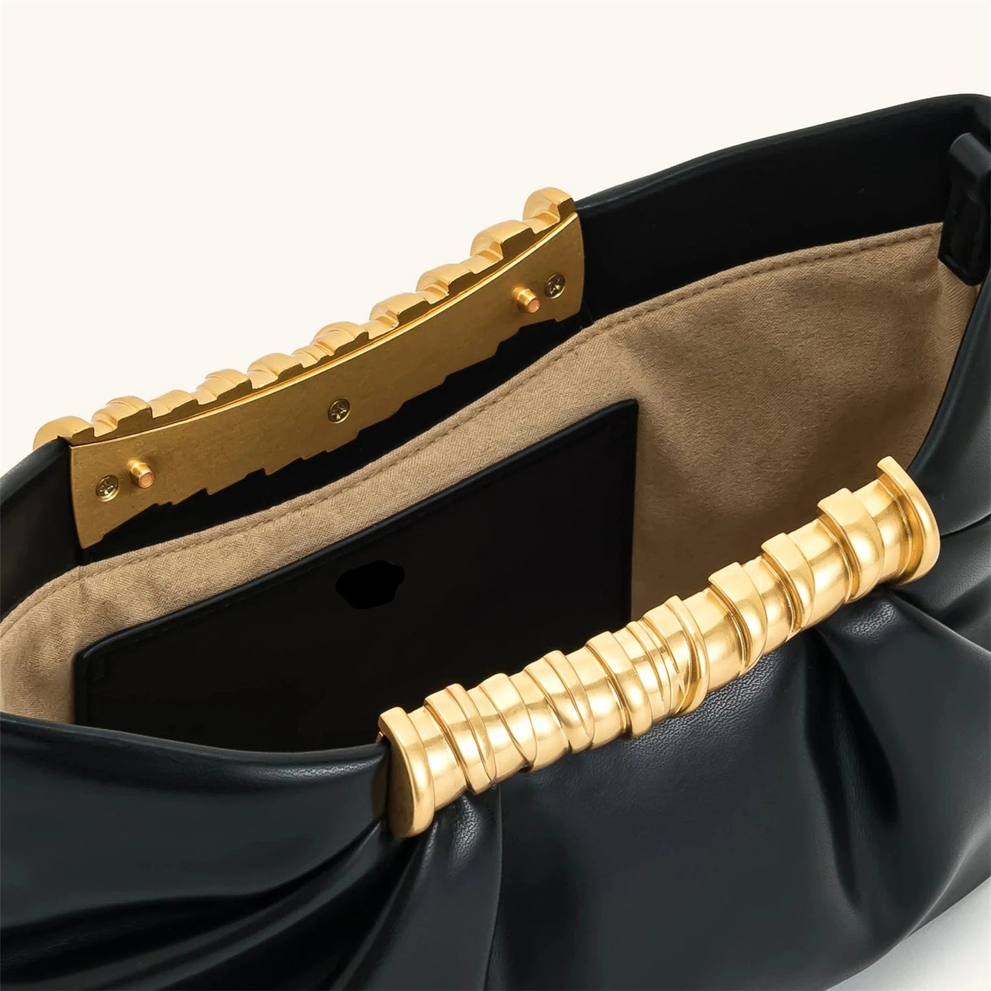Bolsa Clutch Feminina com Feche Dourado e Alça Transversal Removível