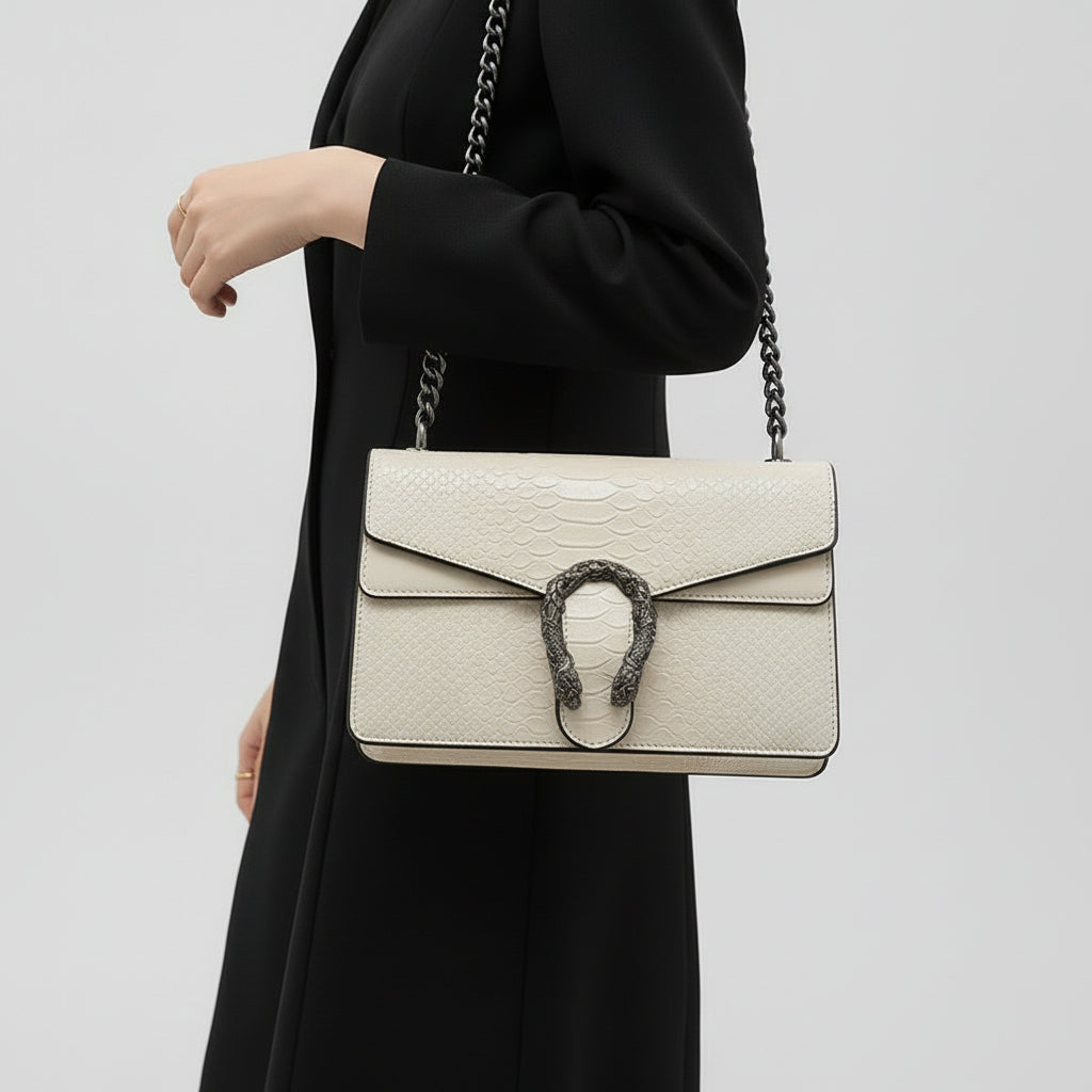 Bolsa Feminina Quadrada com Corrente em Couro – Design Elegante