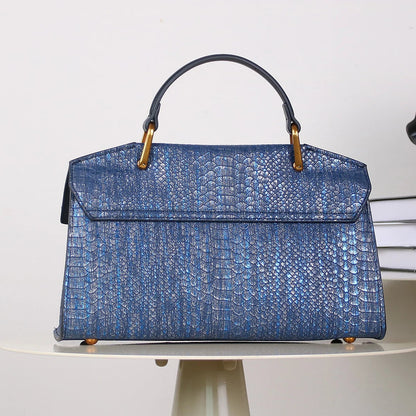 Bolsa Feminina Estruturada em Couro com Textura Croco