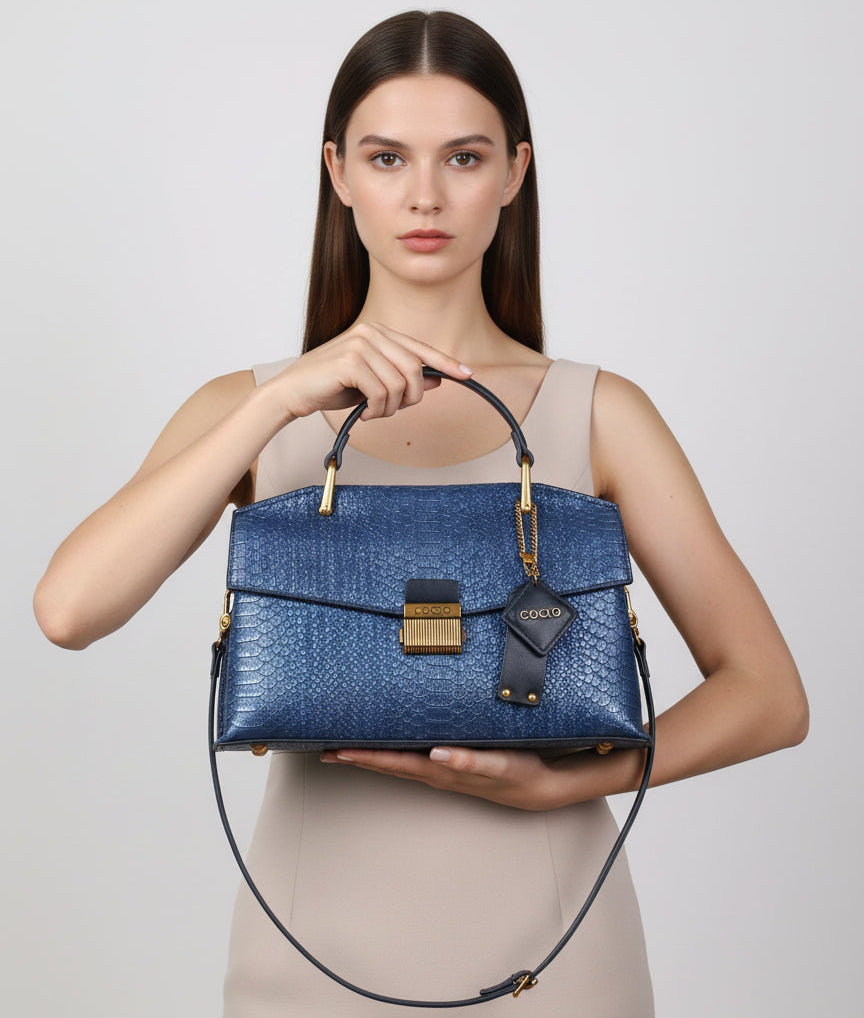 Bolsa Feminina Estruturada em Couro com Textura Croco