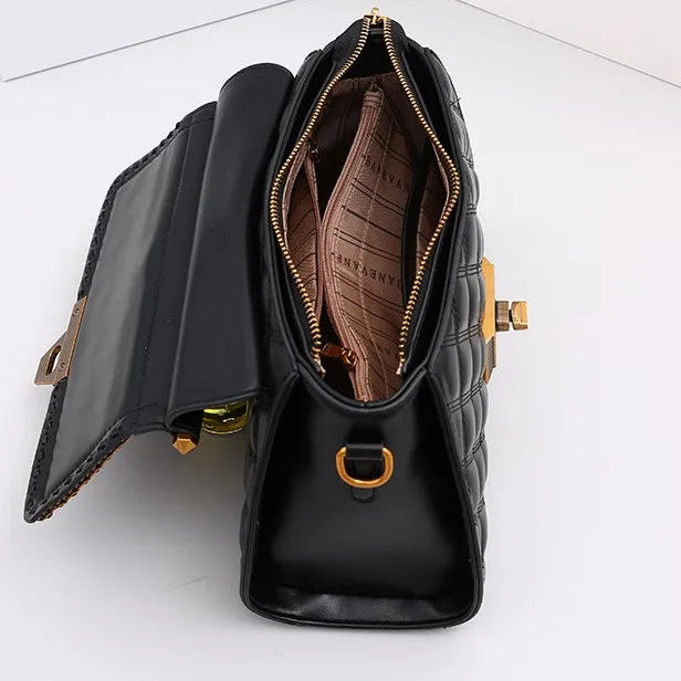 Bolsa Feminina Estruturada Preta com Alça Tiracolo e Detalhes Dourados