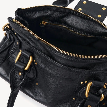 Bolsa Feminina de Mão em Couro com Detalhes Dourados