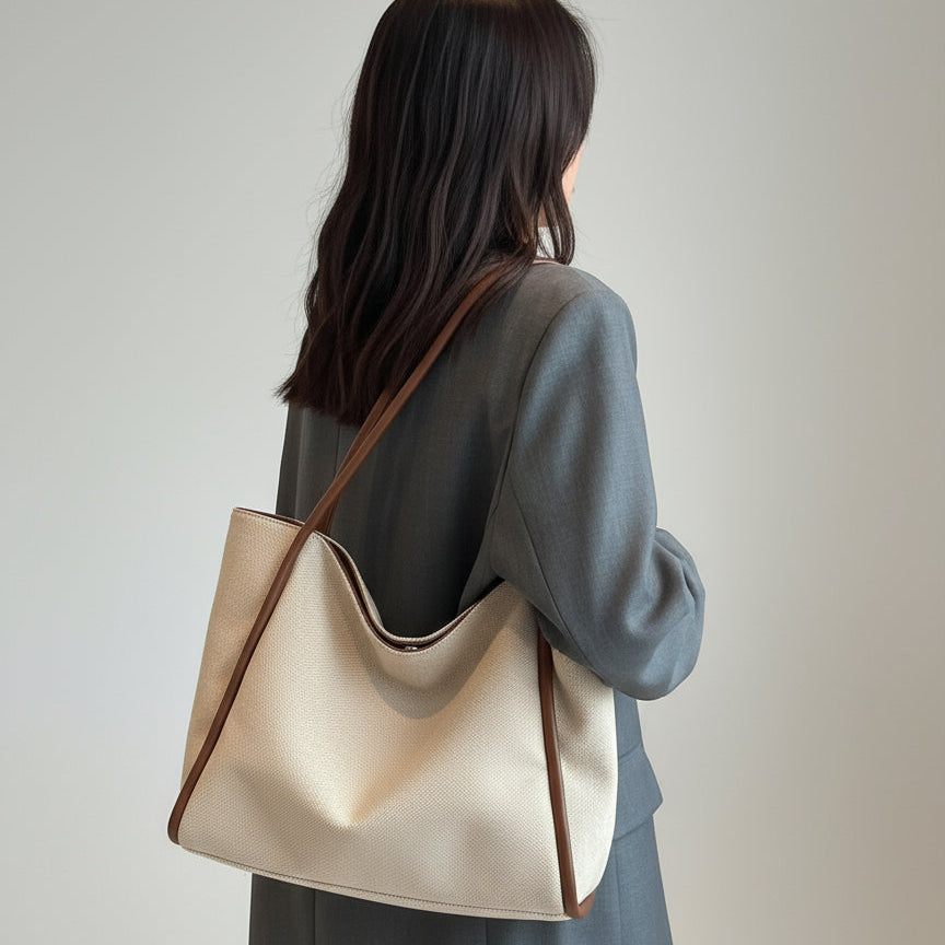 Bolsa tote feminina bege com alças marrons em tecido premium estruturado