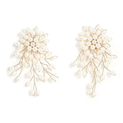 Brinco Feminino de Pérolas com Design Alongado