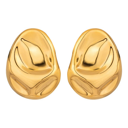 Brinco dourado feminino escultural com design moderno e acabamento premium