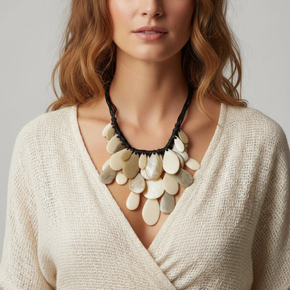 Colar Feminino Artesanal Grande com Pingentes Ovais