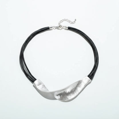 Colar Feminino com Detalhe Prateado Texturizado