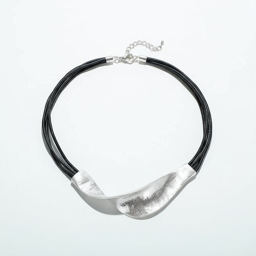 Colar Feminino com Detalhe Prateado Texturizado