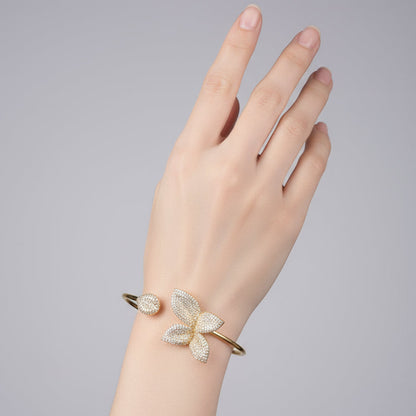 Pulseira Feminina com Borboleta Cravejada com Zircônias