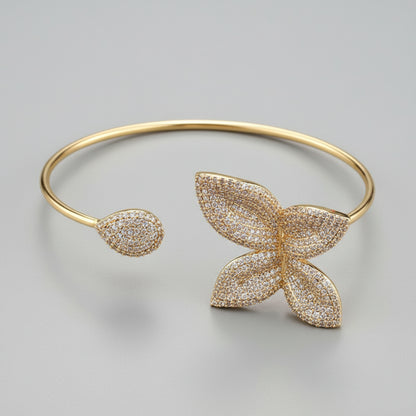 Pulseira Feminina Dourada com Borboleta Cravejada com Zircônias