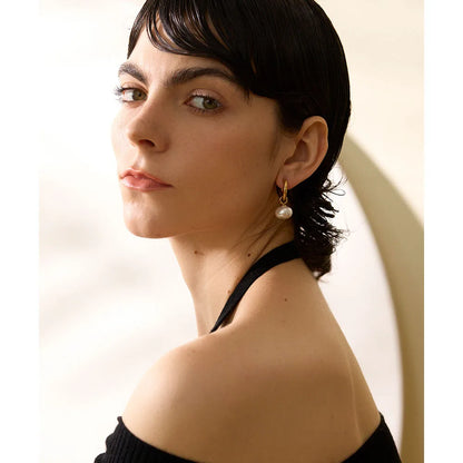 Brinco Feminino de Pérola Dourado