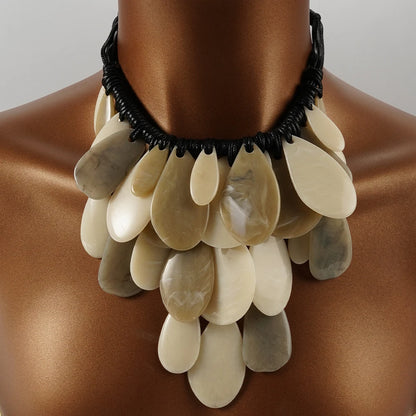 Colar Feminino Artesanal Grande com Pingentes Ovais – Design Exclusivo