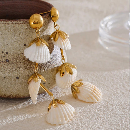 Brinco Feminino Dourado com Conchas Naturais – Estilo Praiano