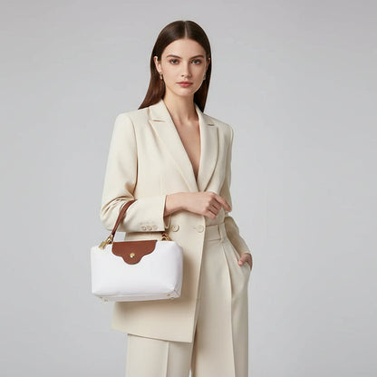 Mini Bolsa Feminina Tiracolo com Tampa Couro Marrom