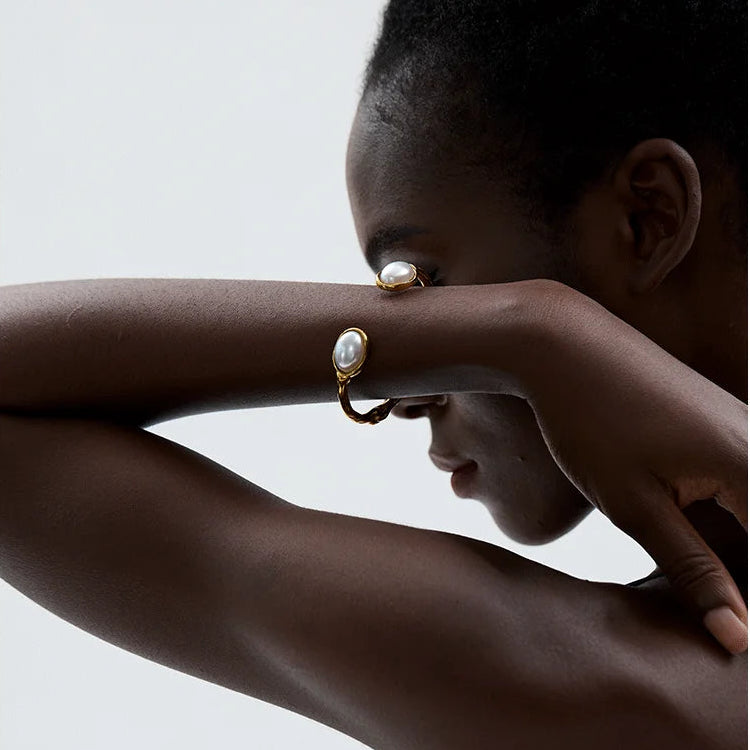 Bracelete Feminino Dourado com Pérolas Premium