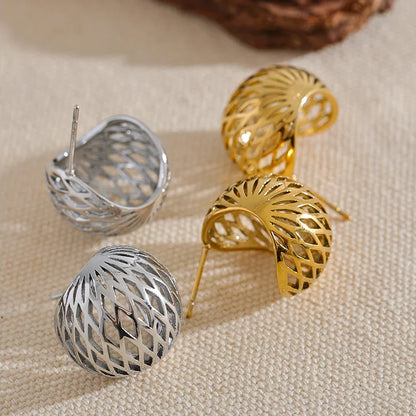 Brinco Feminino Folheado a Ouro em Design Vazado Moderno