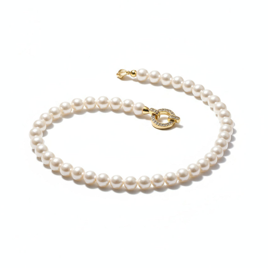Colar de Pérolas com Fecho Frontal Dourado – Minimalista Premium