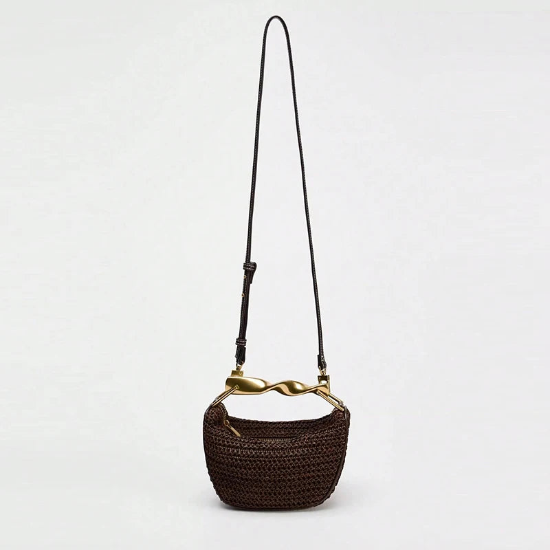 Bolsa Feminina de Mão em Palha com Alça Dourada