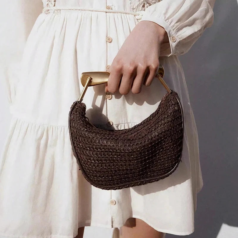 Bolsa Feminina de Mão em Palha com Alça Dourada