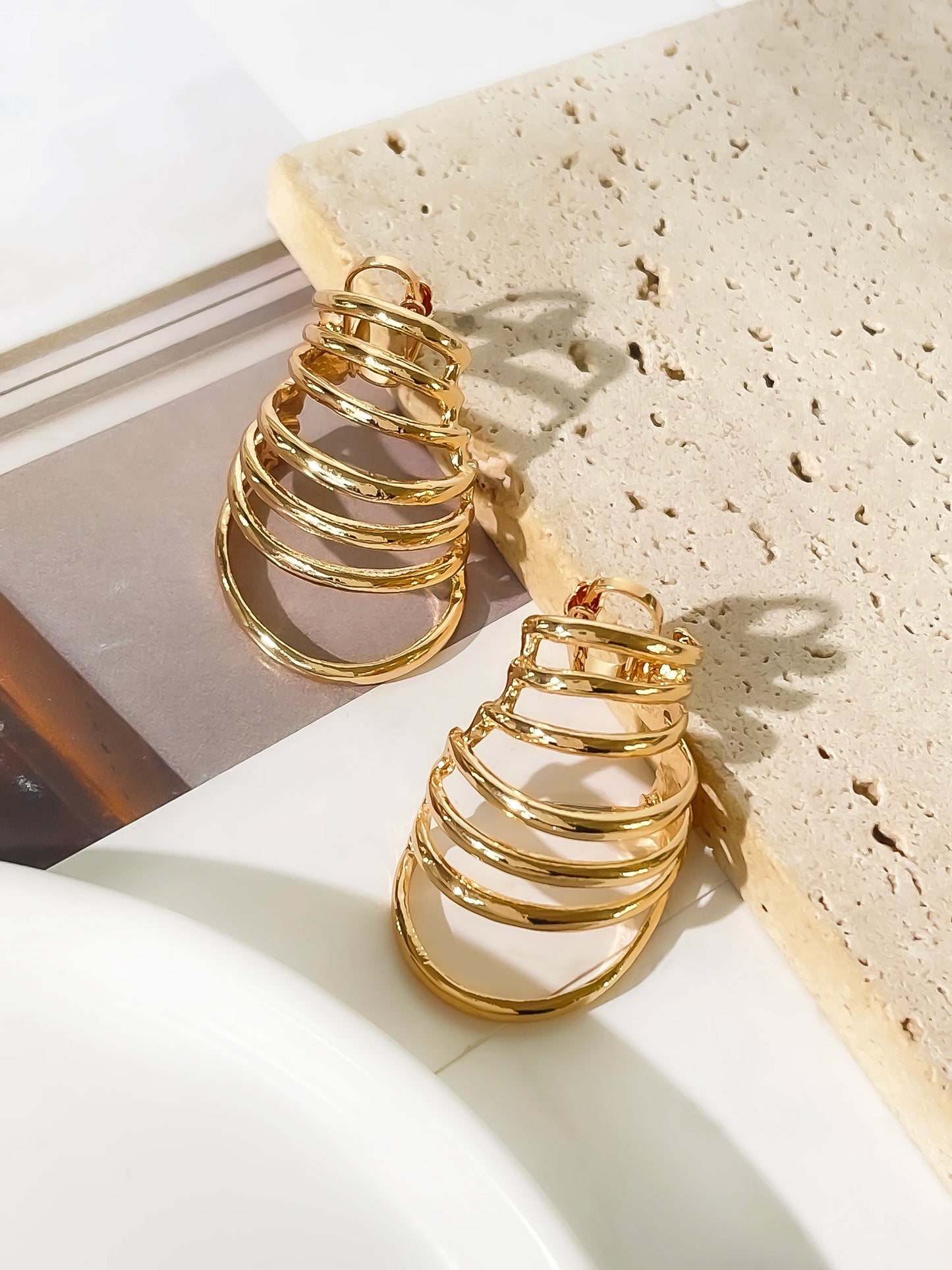 Brinco Feminino Argolas Sobrepostas Dourado – Aço Inoxidável Folheado