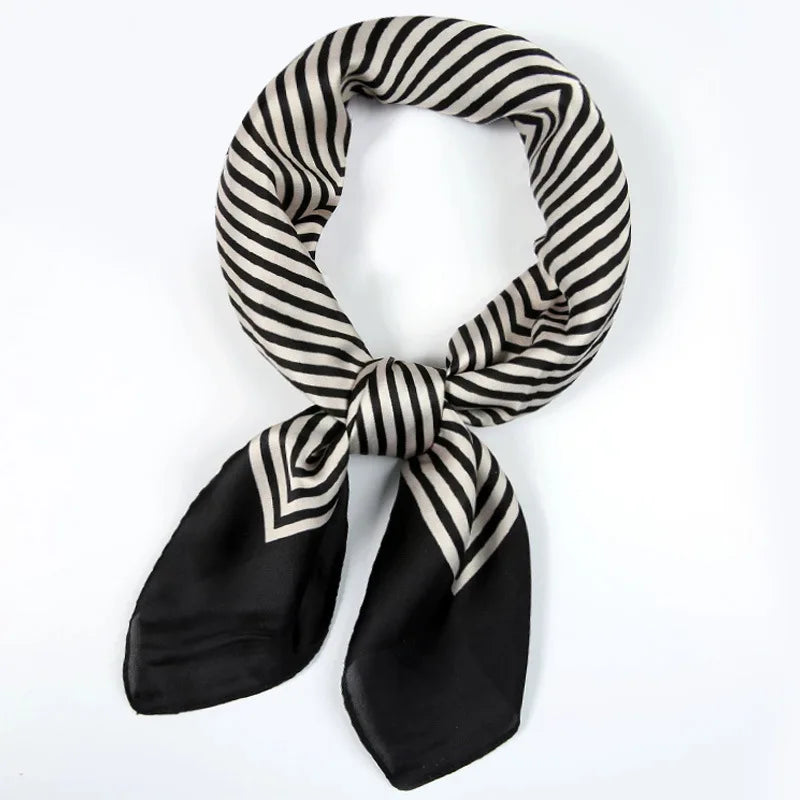 Lenço Feminino de Cetim com Estampa Elegante