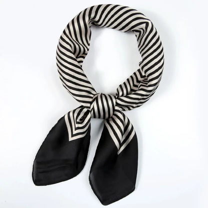Lenço Feminino de Cetim com Estampa Elegante
