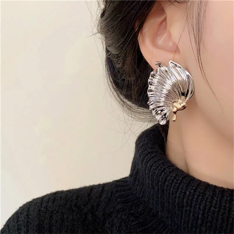 Brinco Folha Luxo Banhado a Ouro e Prata – Elegância Sofisticada