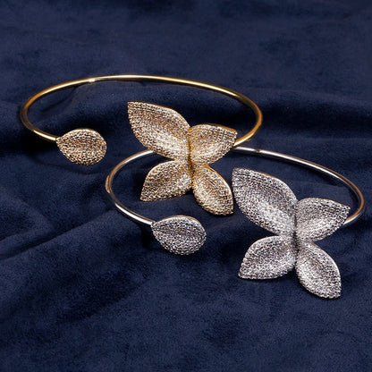 Pulseira Feminina com Borboleta Cravejada com Zircônias