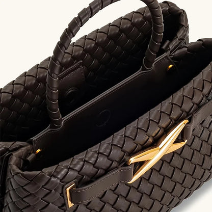 Bolsa Feminina de Mão Trançada com Detalhe Dourado