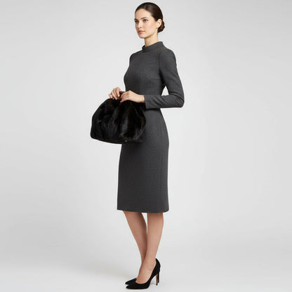 Bolsa Feminina de Pelúcia Marrom com Alça Dourada