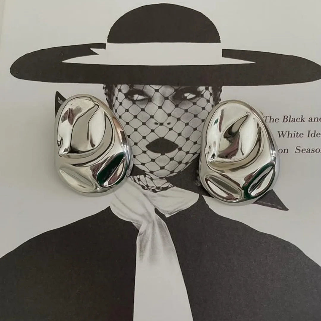 Brinco Feminino Esculpido em Metal Premium