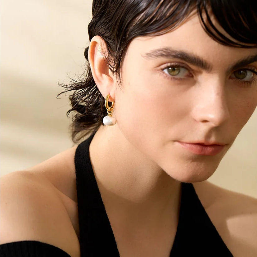 Brinco Feminino de Pérola Dourado