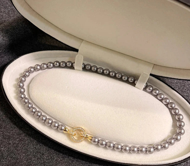 Colar de Pérolas com Fecho Frontal Dourado – Minimalista Premium