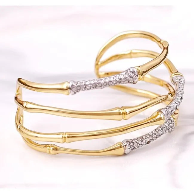 Bracelete Dourado Feminino com Detalhes em Strass Premium
