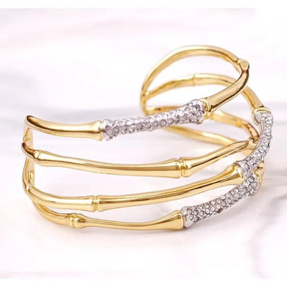 Bracelete Dourado Feminino com Detalhes em Strass Premium