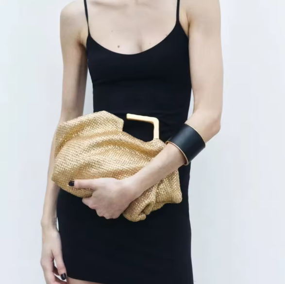 Bolsa Clutch Feminina Dourada com Alça Metálica