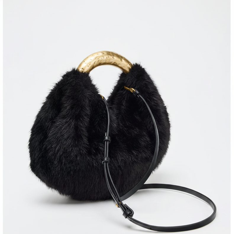 Bolsa Feminina de Pelúcia Preta com Alça Dourada