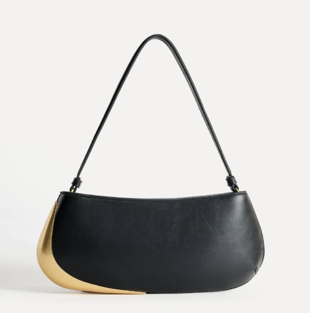 Bolsa Feminina de Ombro Preta com Detalhe Dourado