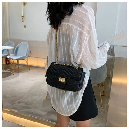 Bolsa Feminina Transversal Acolchoada em Couro Ecológico